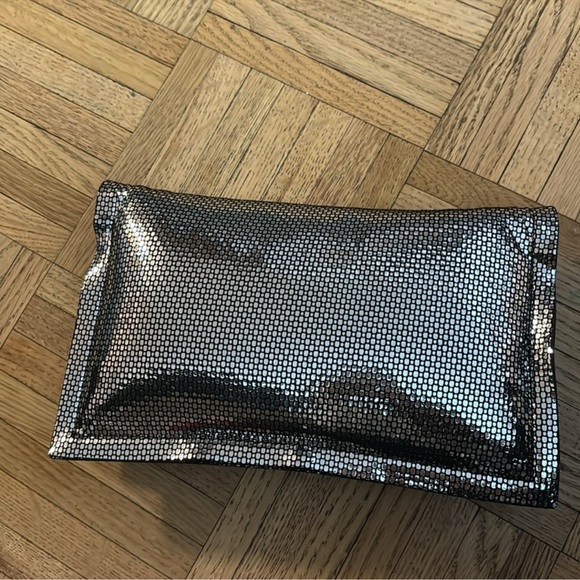 💕HP💕Salvatore Ferragamo Viva Bow Mini lamé leather clutch - Picture 4 of 5